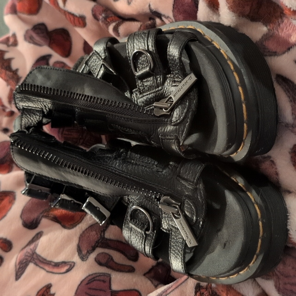 Dr. Martens Gladiator Sandals Olson - Picture 15 of 16